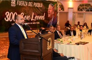 300-con-leonel-ny-presenta-rendicion-de-cuentas-al-doctor-fernandez